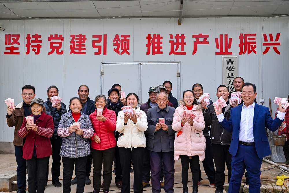 一飞冲天集团助力“小蛋鸡蝶变金凤凰”